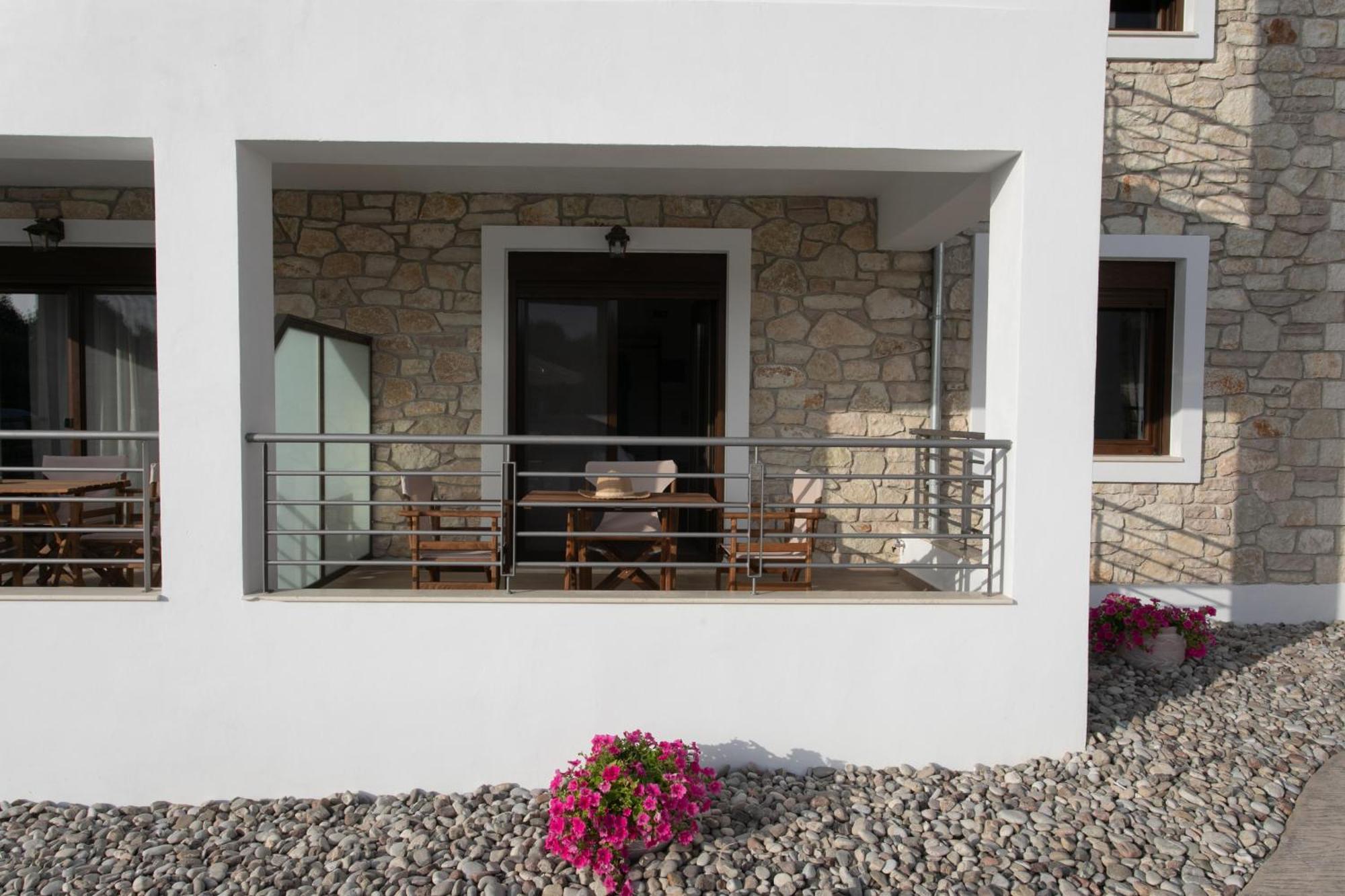 Michelangelo Suites And Apartments Valanidorachi Exterior photo